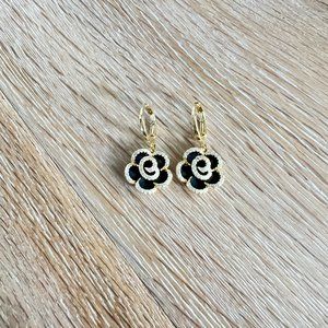 Elegant Black Camellia Flower Pendant Drop Earrings Rhinestone & Gold Tone - NEW